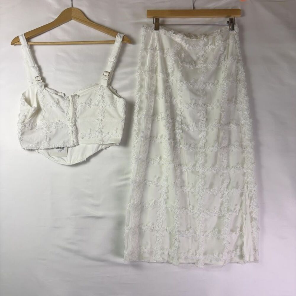 Elegant White Lace Skirt Set - Women's Two-Piece - Picture 3 of 7